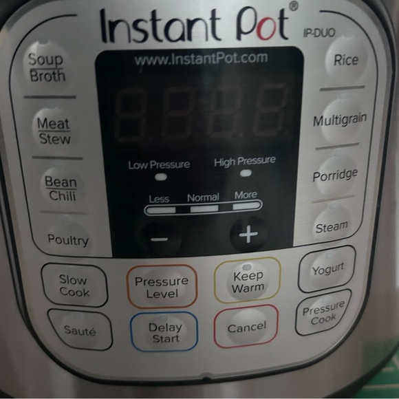 Instant Pot Duo 6 Quart Electric Pressure Cooker New Model IP-DUO60 V3 - Picture 2 of 6